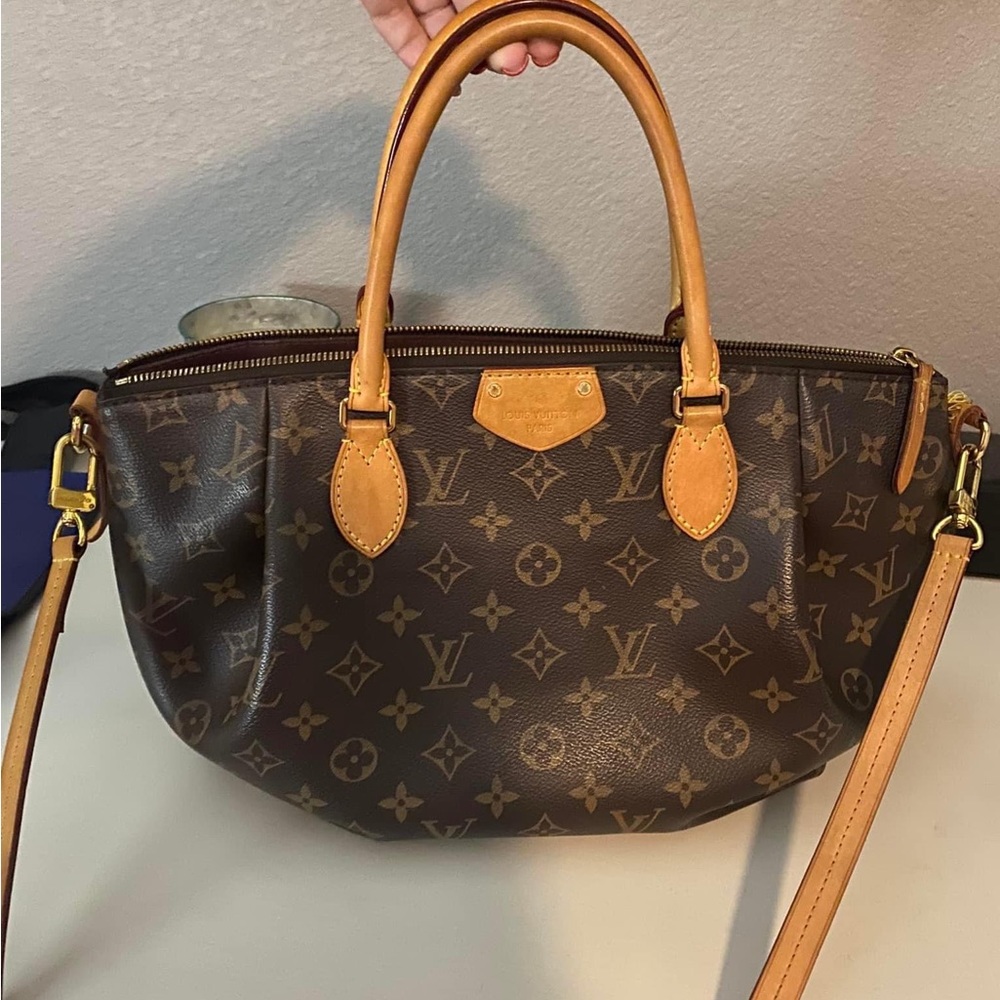 Louis Vuitton Turenne GM date code “SD0155”.